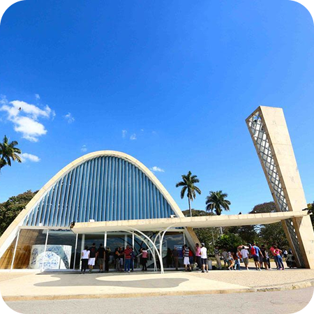 Foto da Lagoa da Pampulha, um dos maiores cartões-postais de Belo Horizonte projetada por Oscar Niemeyer.