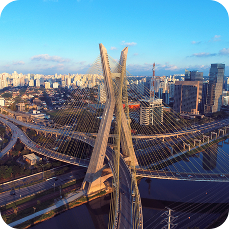 Foto da Ponte Estaiada, cartão-postal moderno de São Paulo